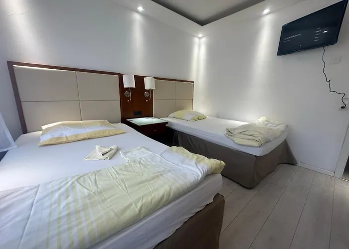 Monteur- Und Urlaubsunterkuenfte אלטנה